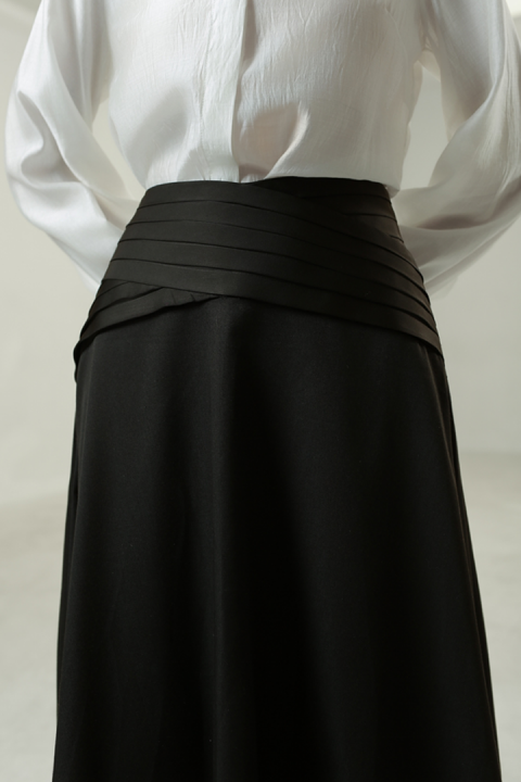 Ligne Midi Skirt - Black Ligne Midi Skirt - Black